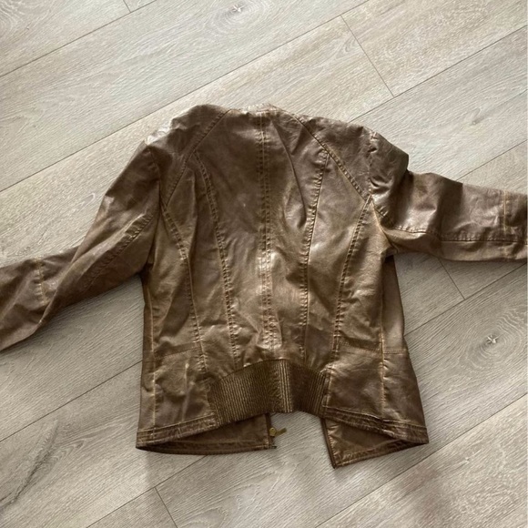 SUZY SHIER FAUX LEATHER JACKET - Picture 2 of 3